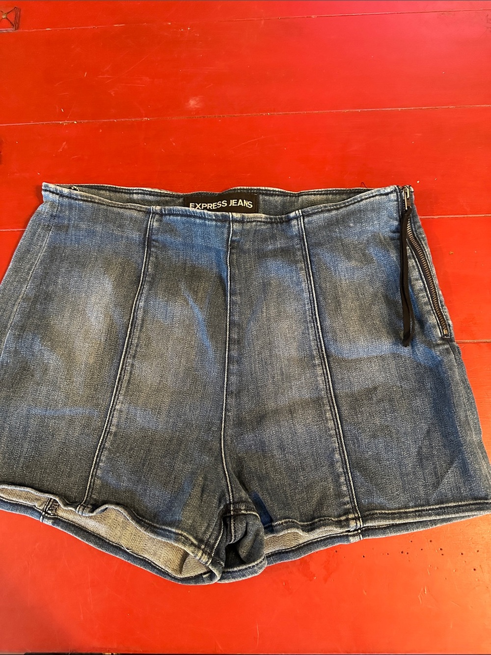 Express Jean Shorts in Faded Blue Wash size 12